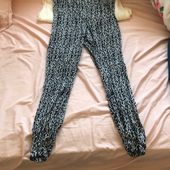 Créme colored jumpsuit - Picture 2 of 3